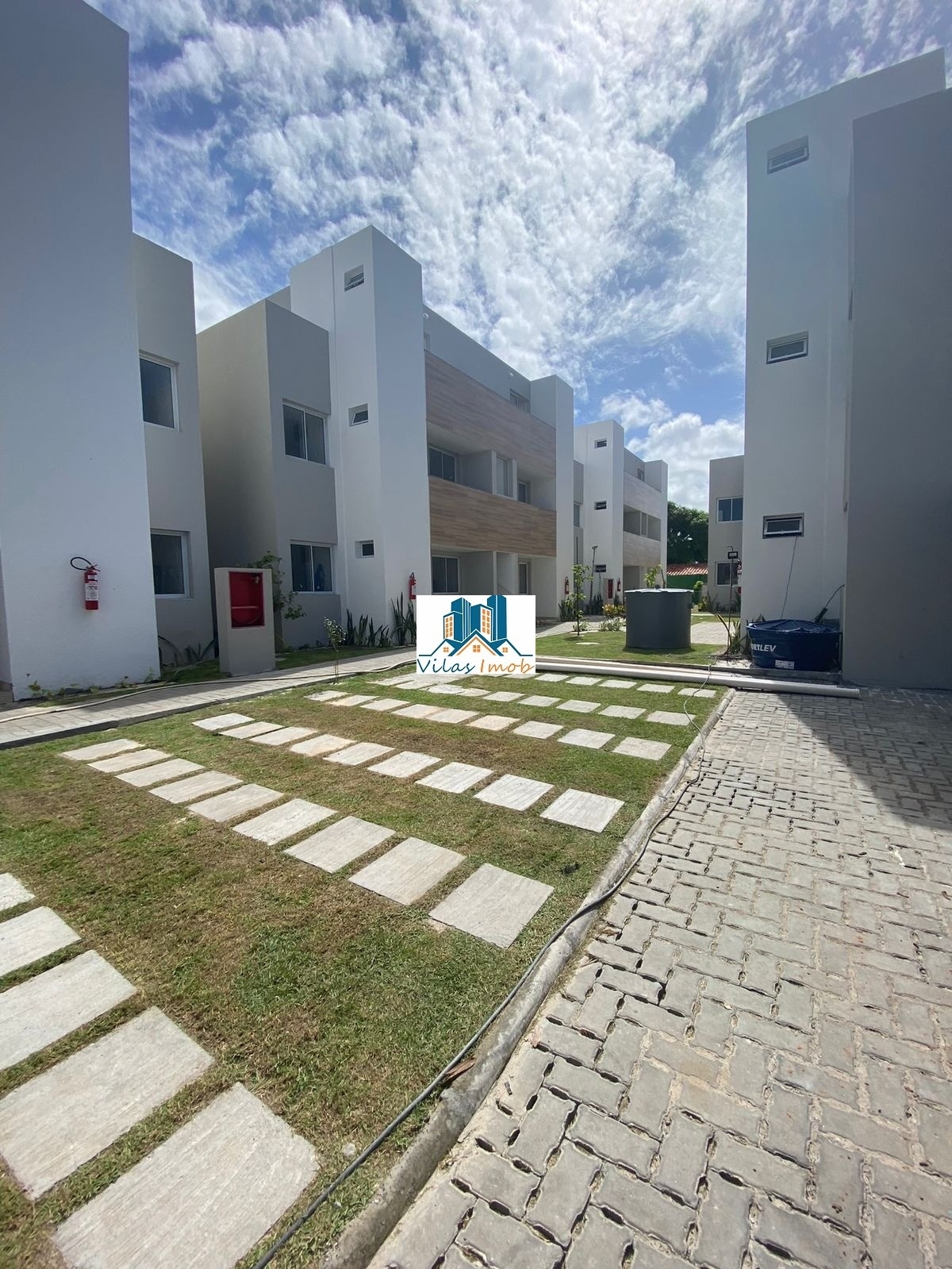 Venda Apartamento térreo em Buraquinho! - Imóveis Maria Lopes